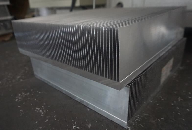 【上海】無毛刺散熱器切割機選擇DS-A400，簽訂合同已發(fā)貨使用