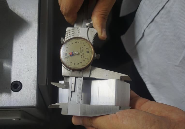 靜音無(wú)塵切鋁機(jī)精度高